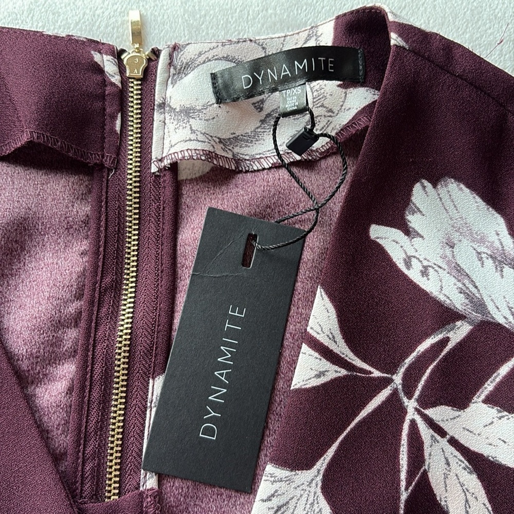 NWT DYNAMITE Floral V-Neck Shift Dress - Picture 3 of 8